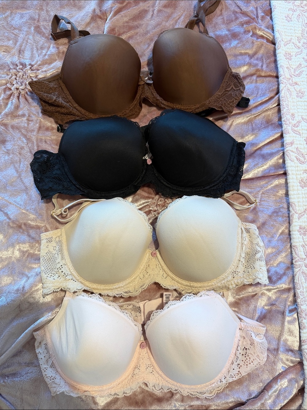 Set of 4 Victoria’s Secret Dream Angels Smooth and Lace Lightly Lined Demi Bra